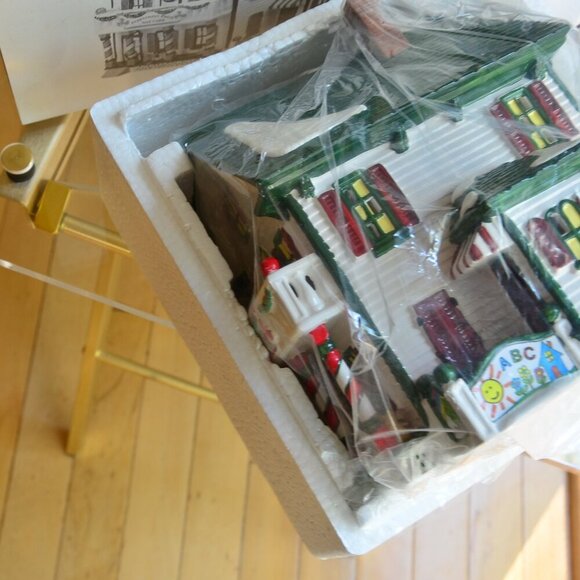 Dept 56 Department 56 Peppermint Porch Day Care Original Snow Village LIGHTED - Picture 12 of 15